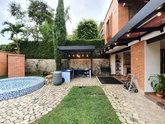 Vendo Magnifica Casa En El Poblado Transversal Superior  - Medellin