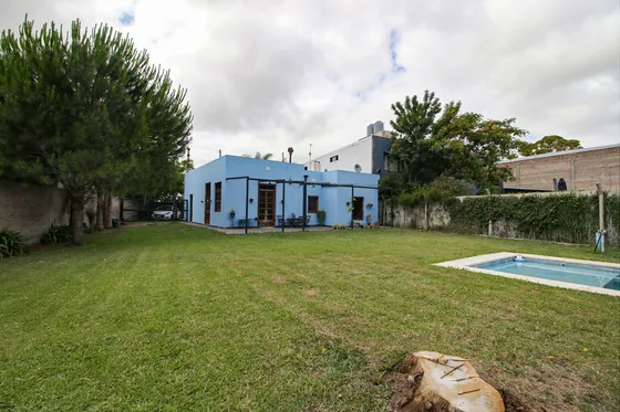 Venta Casa Quinta - Bosques, Fcio Varela - Pileta