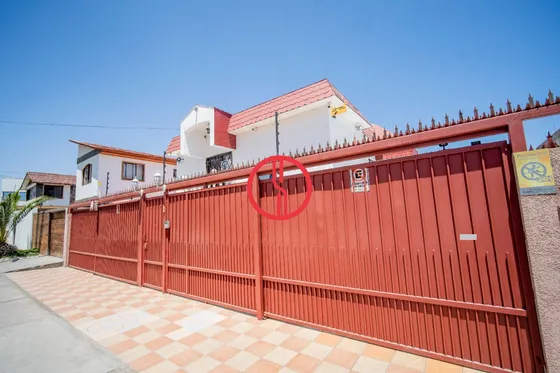 Se Arrienda Amplia Casa En Excelente Ubicación, Sector Sur.