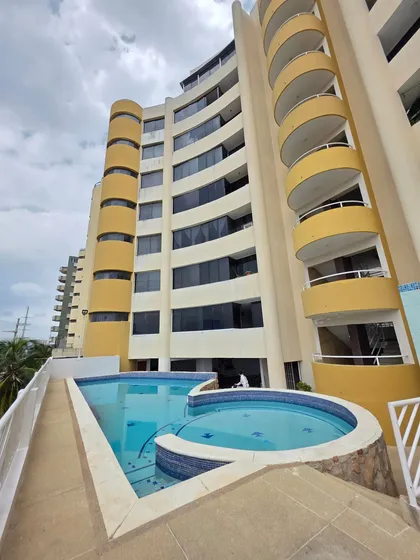 Apartamento En Lechería: Conectividad, Confort Y Solidez Corporativa-c.r Brumas Del Mar