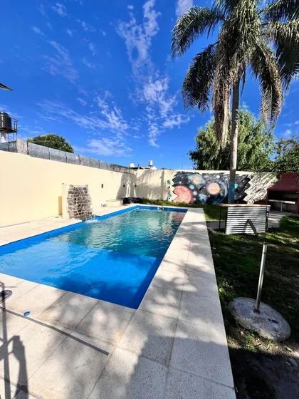 Casa Con Pileta Y Parque En Burzaco