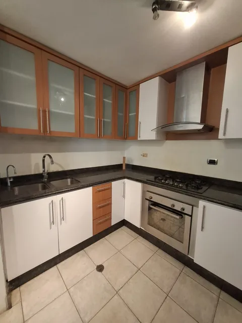 La Urbina Apartamento En Venta 80m2 En  Calle Cerrada Ov