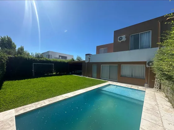 Casa  En Alquiler En Zelaya, Pilar, G.b.a. Zona Norte