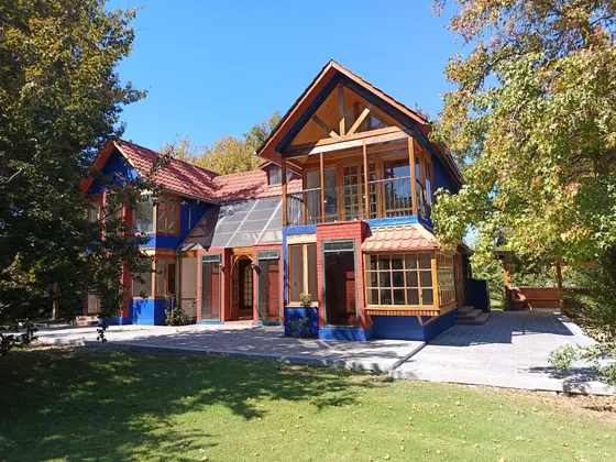 Casa Remodelada Con Gran Jardín Formado, Quincho Y Piscina