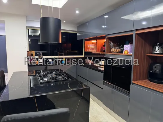 Apartamento Remodelado En Venta, Urb. Los Naranjos Del Cafetal