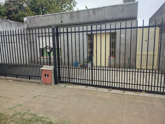 Casa 3 Ambientes En José C. Paz, A 100 Mts De Pueyrredón Entre Av. Gaspar Campos Y Zapiola