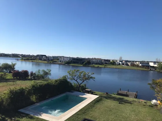 Casa En Venta En El Barrio San Francisco, Villa Nueva, Tigre