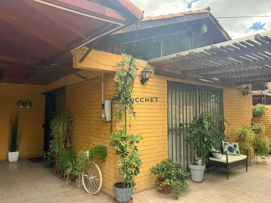 Se Vende Casa De 5 Dor 3 Baños 2 Estacion Metro Stgo Bueras