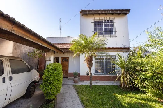 Casa En Venta 3 Ambientes En Caseros 