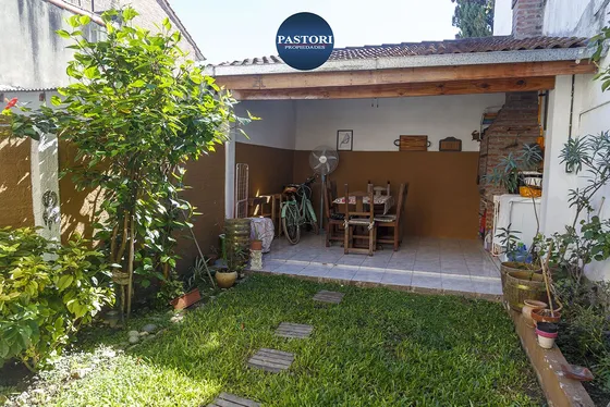 Venta De Ph 4 Amb Con Jardín Quincho Y Parrilla!