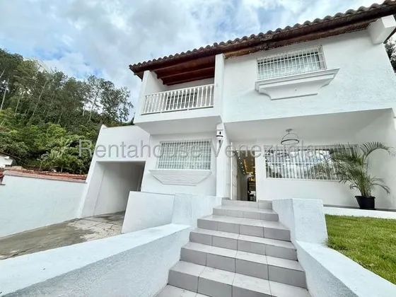 Ji 25-22470. En Venta Casa Remodelada Con ´área De 442m2, Ubicada En Alto Prado. Caracas.