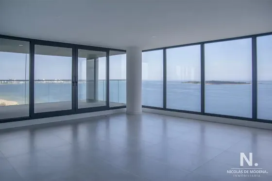 Hermoso Departamento Esquinero En Venta Con Agradable Vista Al Mar. Torre Venetian