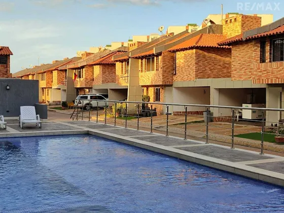 Espacioso Townhouse En Conjunto Residencial El Ingenio - Isla De Margarita
