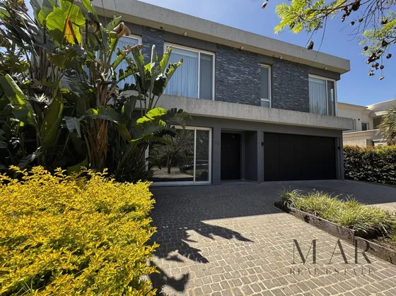 Casa En Venta Y Alquiler En El Yacht, Nordelta Con Salida Al Río