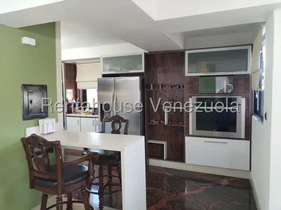 Quieres Vivir En Una Zona De Las Mejores De Valencia Con La Maxima Seguridad Te Traigo Un Pent House Con Acabados De Lujos Equipado Para Vivir Con Tranquilidad Y Una Vista Panorámica Ese Lujoso Pent H