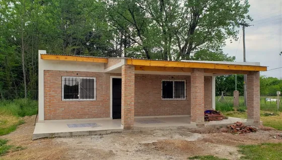 Hermosa Casa De 3 Dormitorios - A Construir - Totalmente En Ladrillos Y Hormigón - No Son Prefabricadas