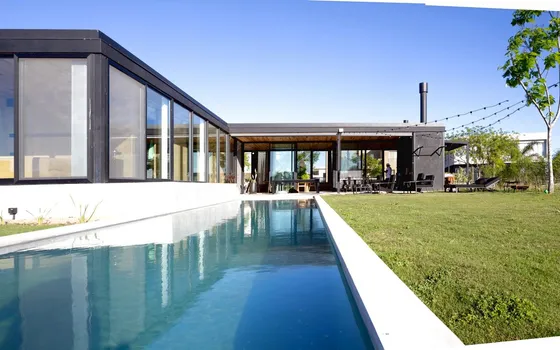 Casa En Alquiler En El Cantón, De Diseño Y Amoblada