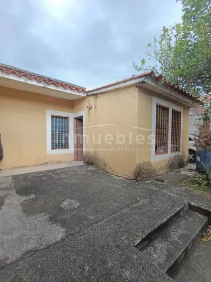 Casa En Urbanización Matalinda. Charallave. Parte Baja.  Con Un Amplio Anexo En Obra Gris.