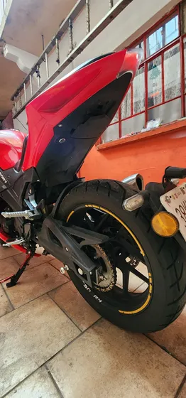 Deportiva Dinamo R4 250cc 2024