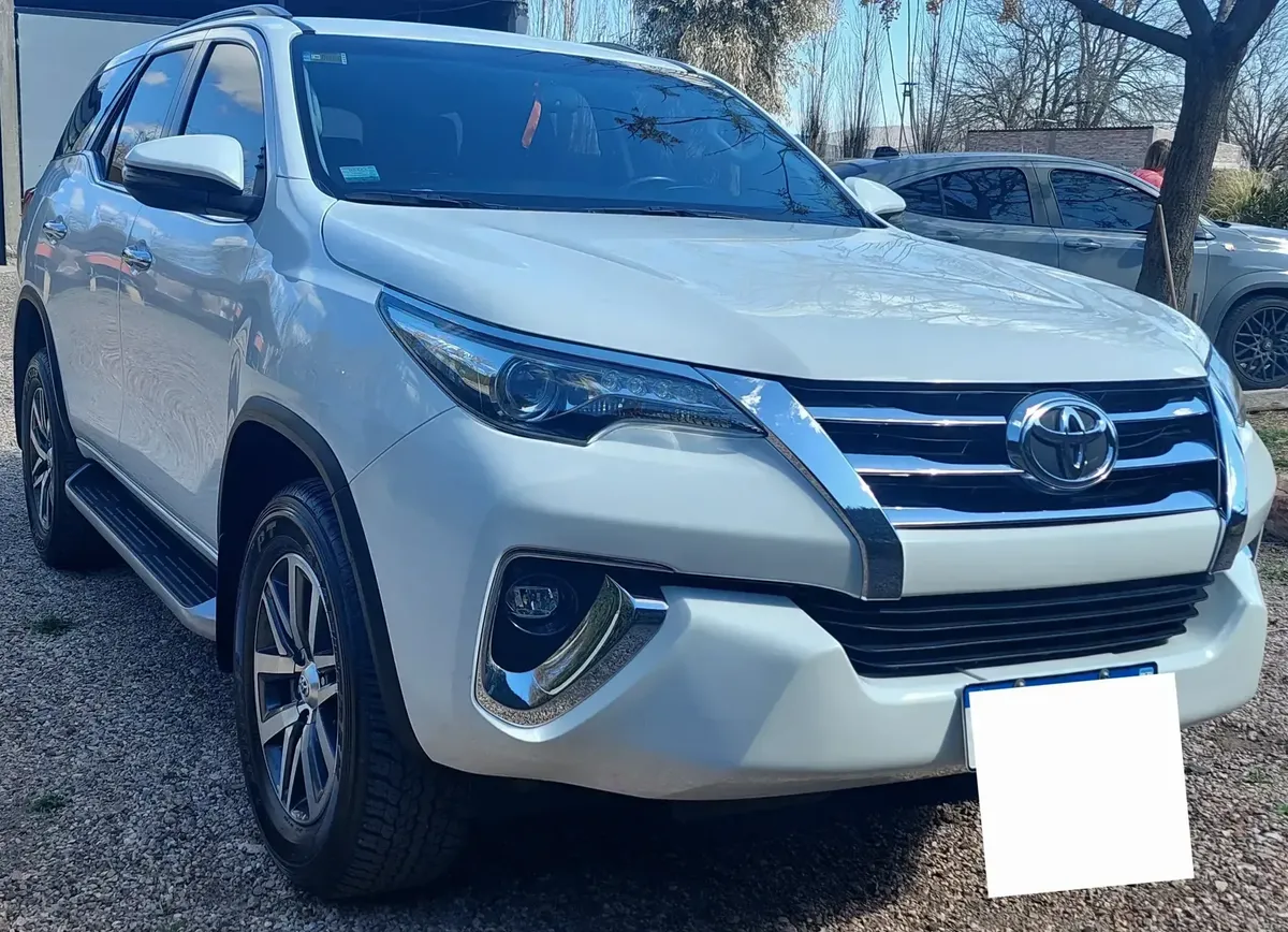 Toyota Hilux SW4 2.8 SRX 177 HP 4x4 Automatic Transmission