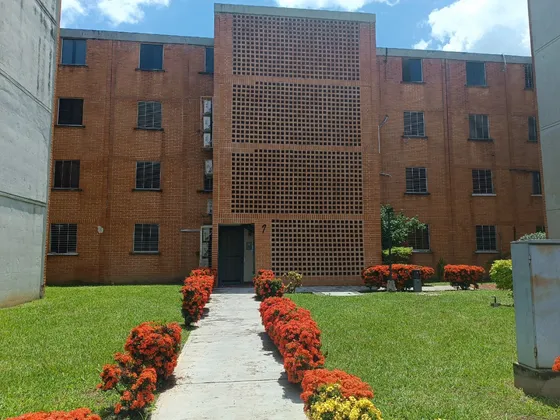 Apartamento En Alquiler En Tulipan. Inmobiliaria Maggi 1675