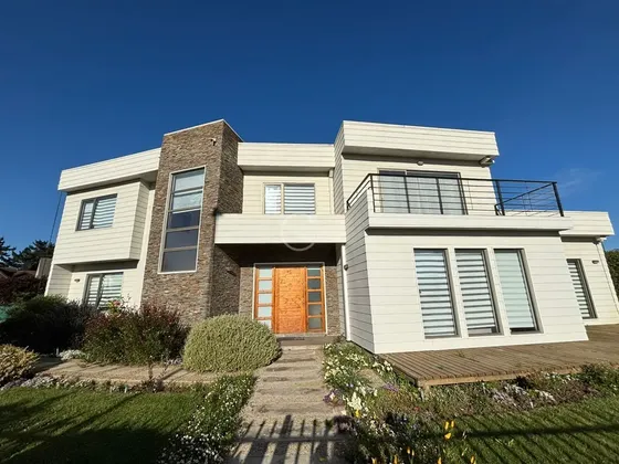 Casa En Venta De 4 Dorm. En Santo Domingo