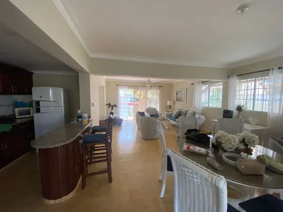 Casa Amueblada En Venta En Costa Bávaro, Punta Cana, Residencial Privado Frente Al Boulevard, 3 Habitaciones, Cerca De La Playa