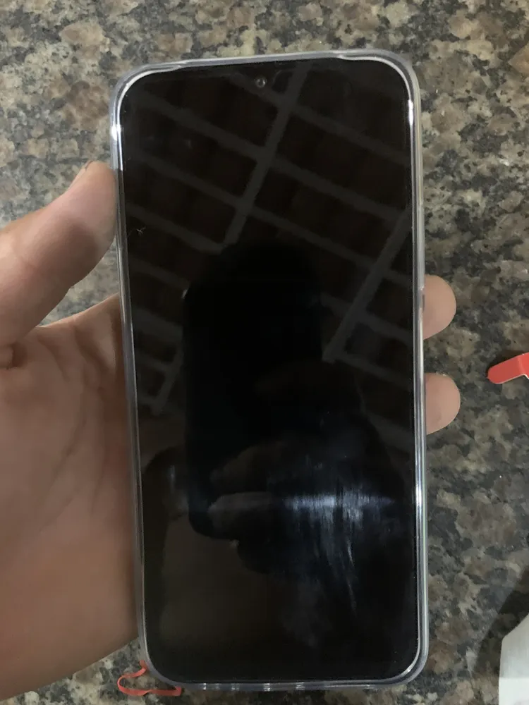 Smartphone Xiaomi Redmi 15C em uso, foto por usuário