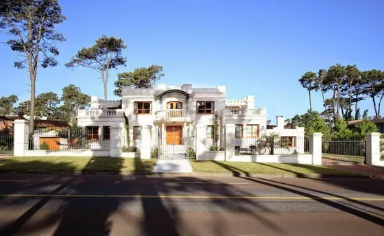 Casa  En Venta 5 Dormitorios En Playa Mansa, Punta Del Este/ Maldonado