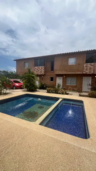 Town House En Obra Gris