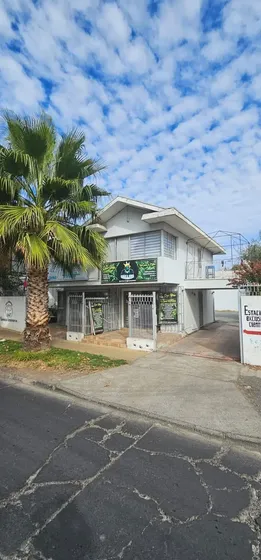 Propiedad Comercial Con Estacionamientos Calle Merced Curicó