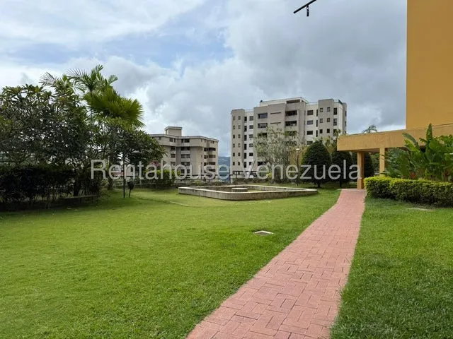 Apartamento Remodelado En Venta En La Alameda 25-24527 Cs