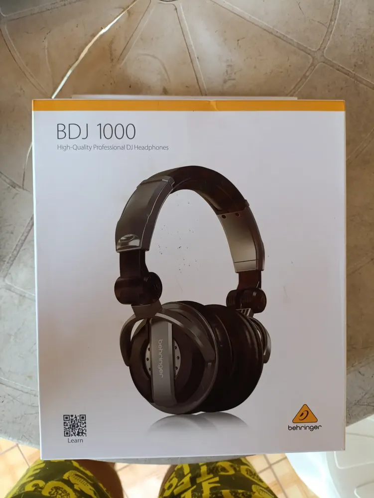 Fone Para Dj Behringer Bdj 1000 Headphone Fechado Dobrável Cor