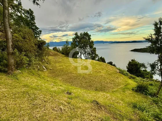 Parcela Con Vista Al Lago, Muelle Y Lista Para Construir