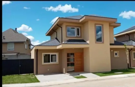 Arriendo Casa En Condominio De Tres Dormitorios En Tco