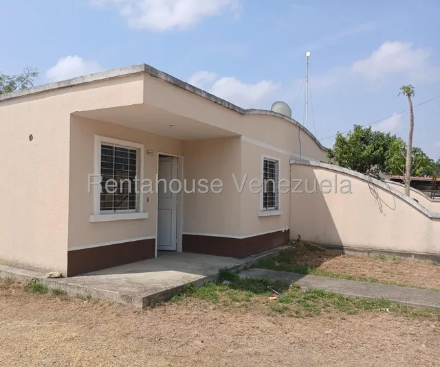 Venta Casa En Obra Gris, Lista Para Remodelar A Gusto, Dentro De Un Urbanismo Seguro Del Municipio Pena Yaracuy Rah Ve