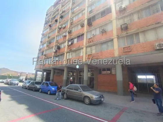Dalisa Bigott Ofrece Oficina Ejecutiva En Centro Cívico Profesional | 42 M² | 1 Baño | Estac. Cubierto | #25-19231
