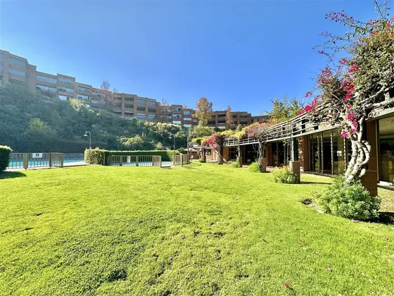 Santa María Manquehue / Carolina Rabat