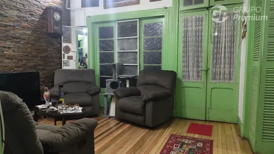 Casa En Venta De 7 Dorm. En Santiago