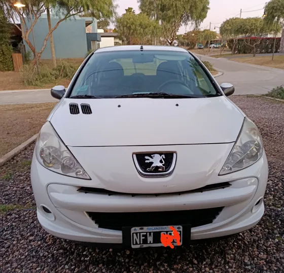 Peugeot 207 1.4 Sedan Active 75cv