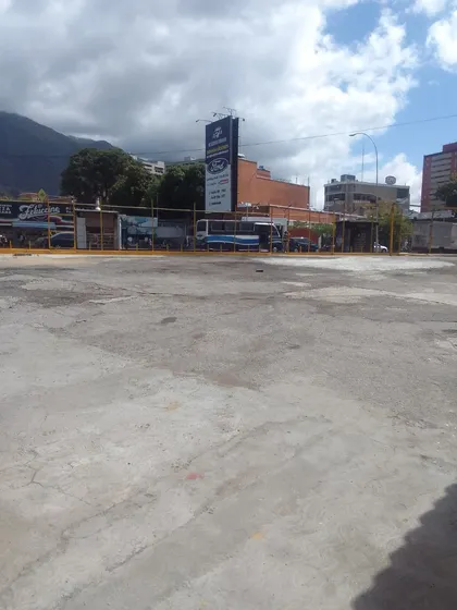 Se Alquila Terreno Entre  Las Urbanizaciones Los Ruices Y Campo Claro