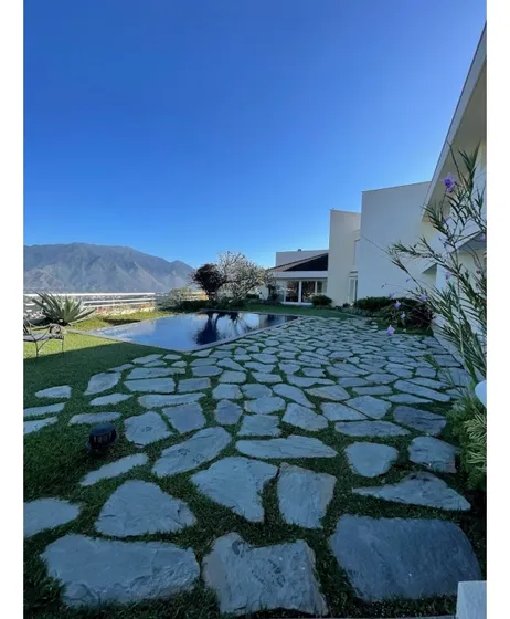 Se Vende Casa 841m2 Cerro Verde 7154