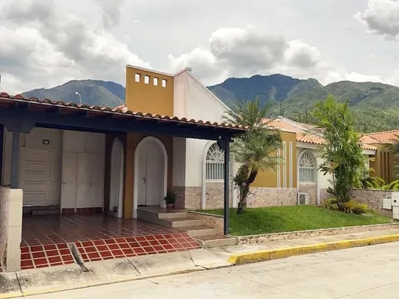 Casa San Diego Via La Cumaca Conjunto Residencial Pie De Monte Chalet Clima De Montaña Seguridad Camaras Piscina Hermosa Vista