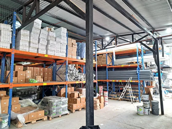 Rebajada Oficina Comercial Y Bodega Arauco Con San Diego