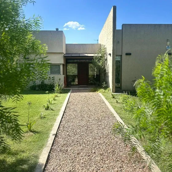 Excelente Casa En Barrio La Elina, Comarcas