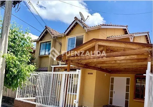 Casa En Venta De 3 Dorm. 2 Baños En Maipú