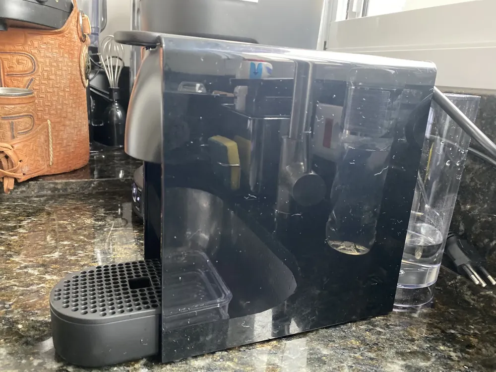Máquina De Café Nespresso Essenza Mini C30 127v Preta