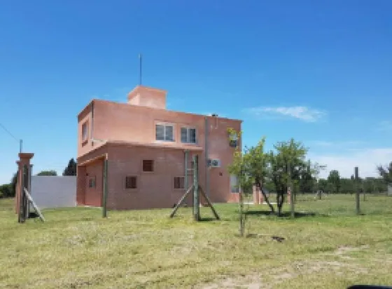 Casa En Venta - 2 Dormitorios 2 Baños - 382mts2 - Mercedes