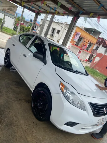 Nissan Versa 1.6 Advance 5vel Mt