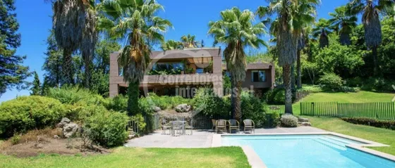 Casa En Venta De 6 Dorm. En Vitacura